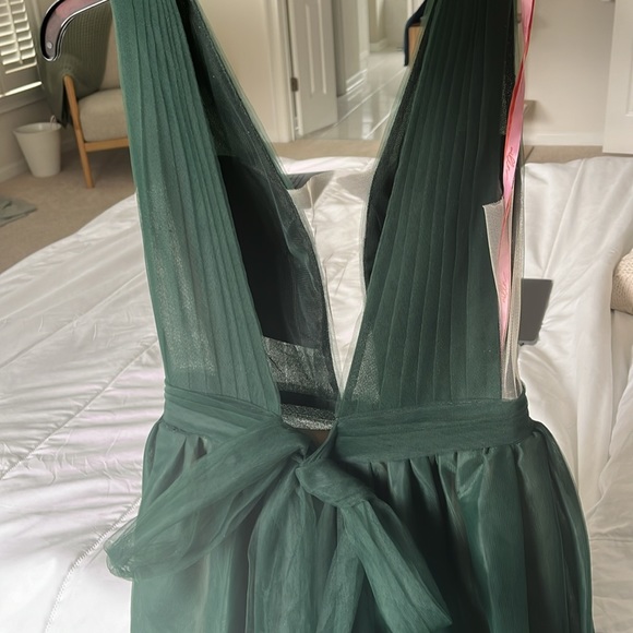 Evening tulle gown with plunging neck, Milla Emerald Green - Picture 8 of 12
